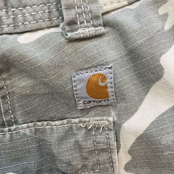 Carhartt camo relaxed crop pants w/ cargo pockets - Picture 8 of 13
